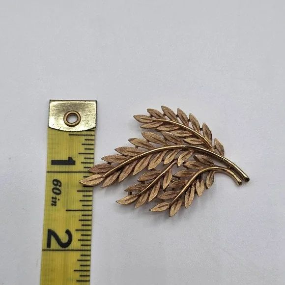 Trifari Gold Leaf Branch‎ Brooch Pin Vintage Estate Jewelry Elegant Accessory